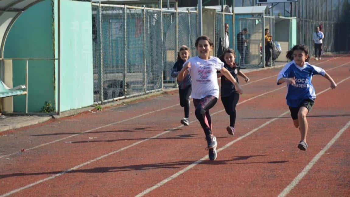 Cumhuriyet Koşusu Atletizm Yarışmasında Öğrencimiz 1.lik Başarısı Elde Etti.