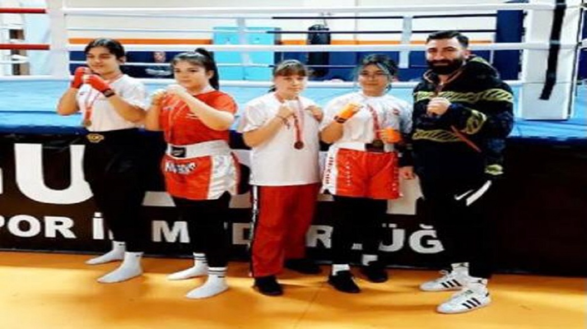 Türkiye Kickboks Federasyonu Okullar Arası İl Seçmelerinde Öğrencimiz Altın Madalya Aldı.