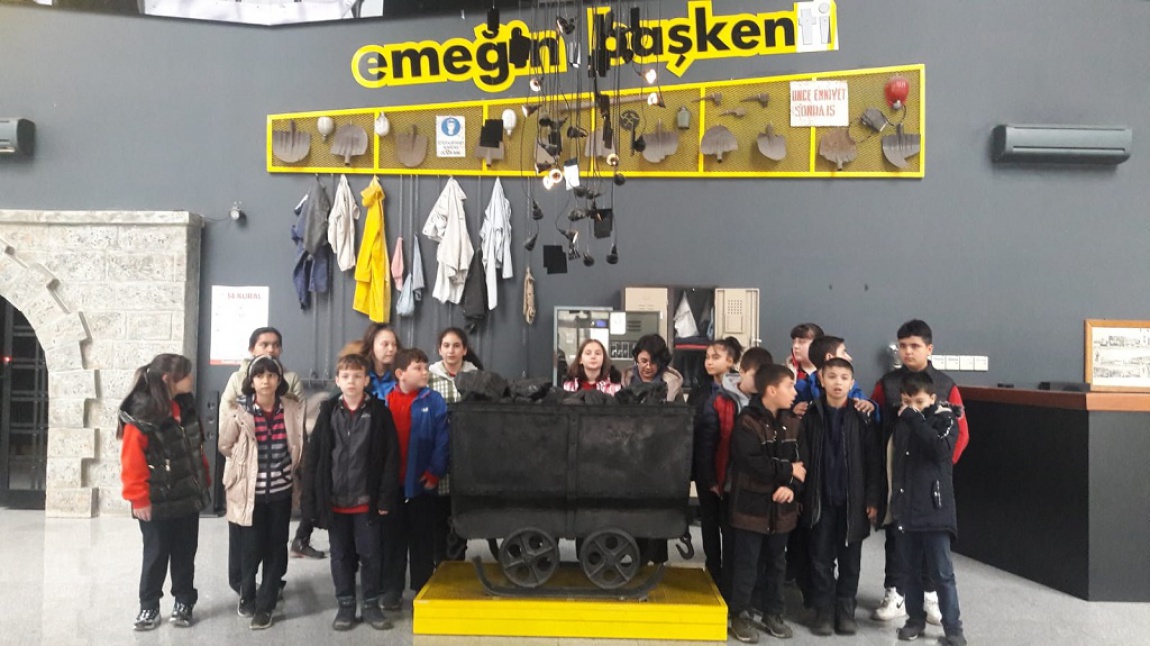 Öğrencilerimiz, Zonguldak Maden Müzesi'ni ve Karaelmas Maden Şehitleri Müzesi'ni ziyaret ettiler.