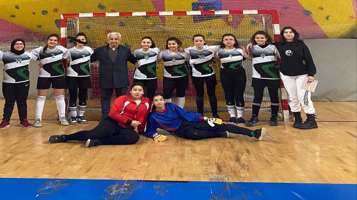 Okulumuz Kız Futsal Takımı Üçüncü Galibiyetini Elde Etti.